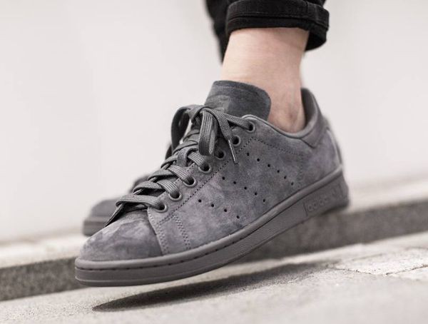 stan smith en daim noir