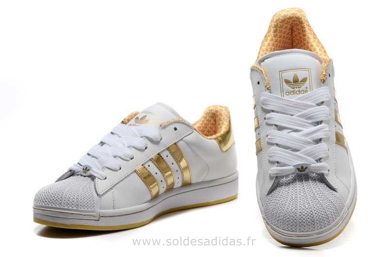 superstar femme blanche et or