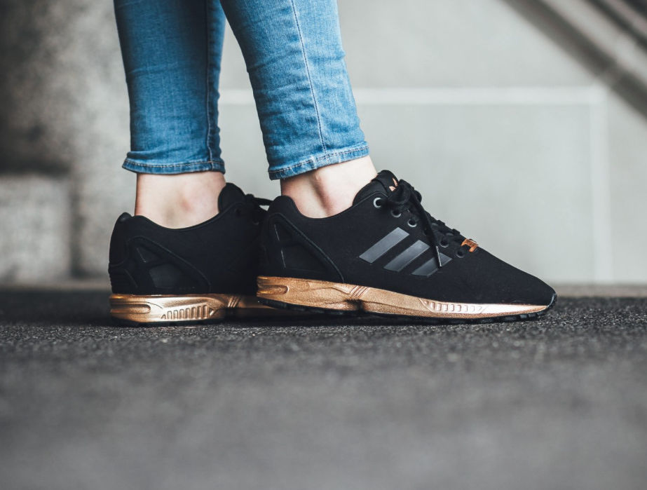 basket adidas noir et or femme