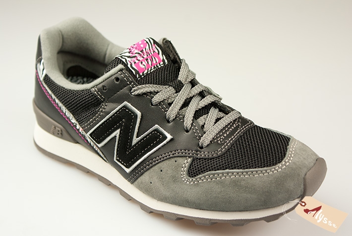 new balance zebre