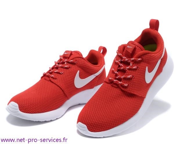 roshe run rouge noir